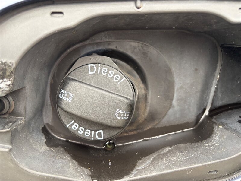 Used 2012 Volkswagen Touareg TDI AWD/4WD image 10