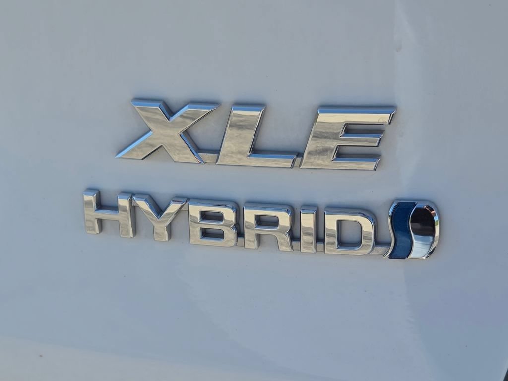 Used 2024 Toyota RAV4 XLE AWD/4WD image 24