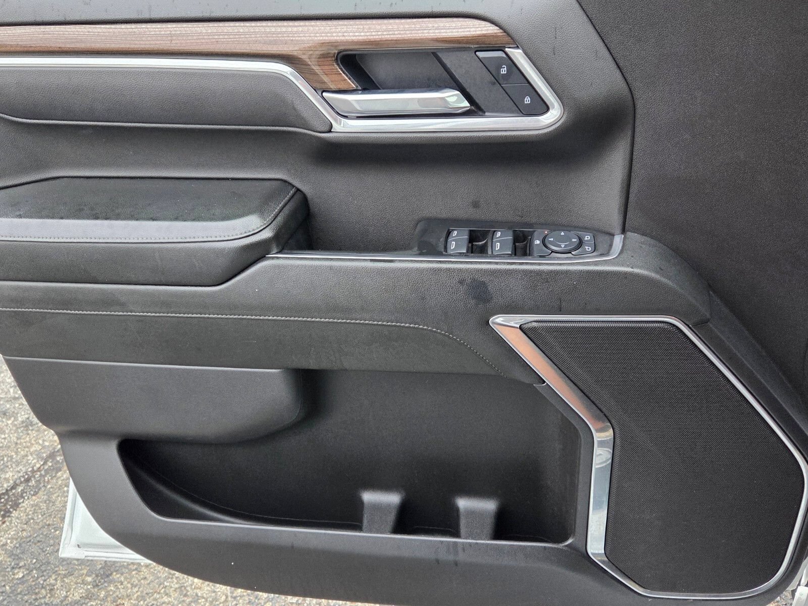 Used 2025 Chevrolet Silverado 1500 LT RWD image 28