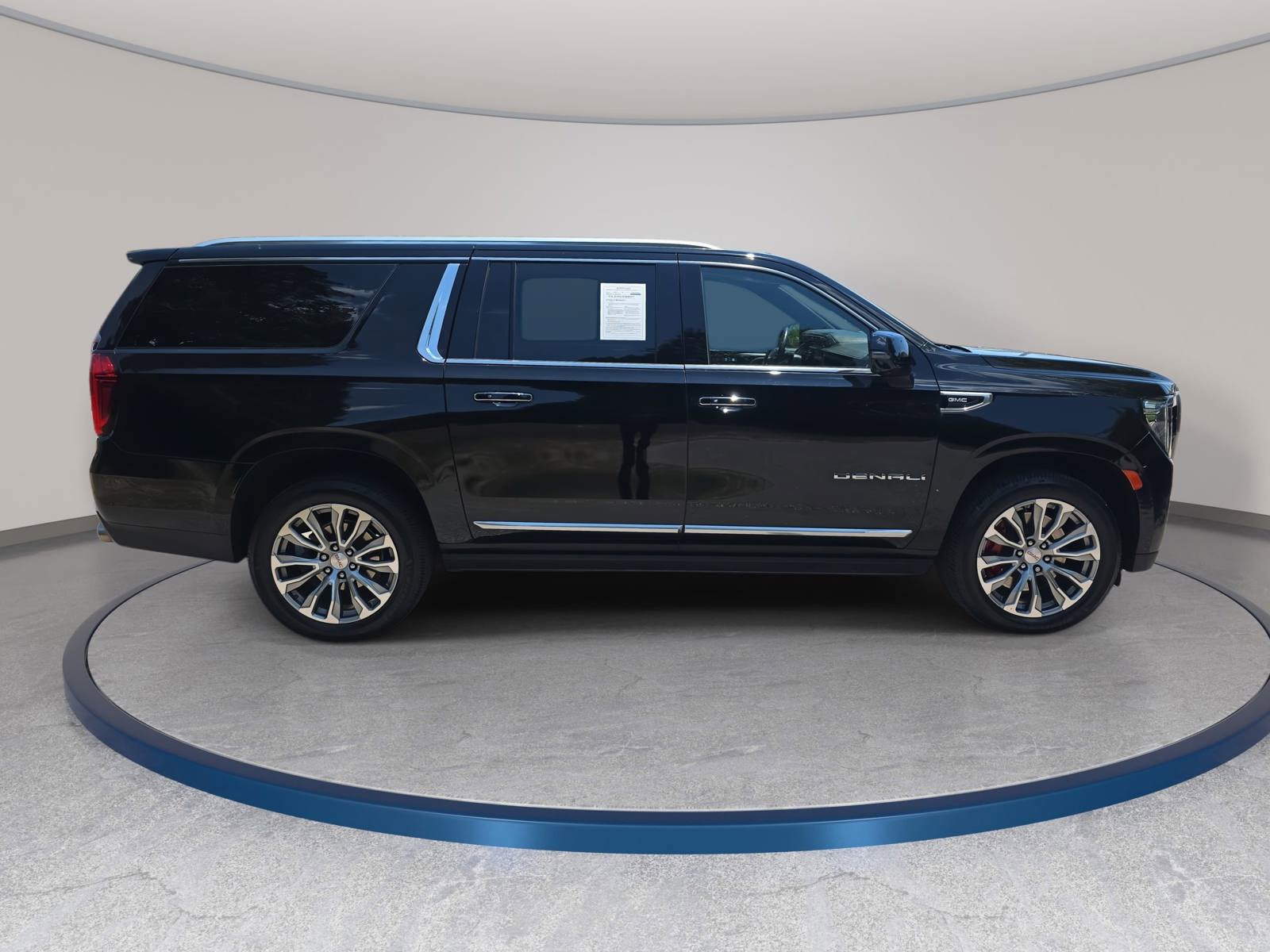 Used 2021 GMC Yukon XL Denali w/ Denali Premium Package AWD/4WD image 4