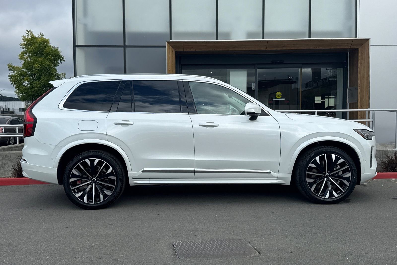 New 2026 Volvo XC90 T8 Ultra w/ Protection Package AWD/4WD image 8