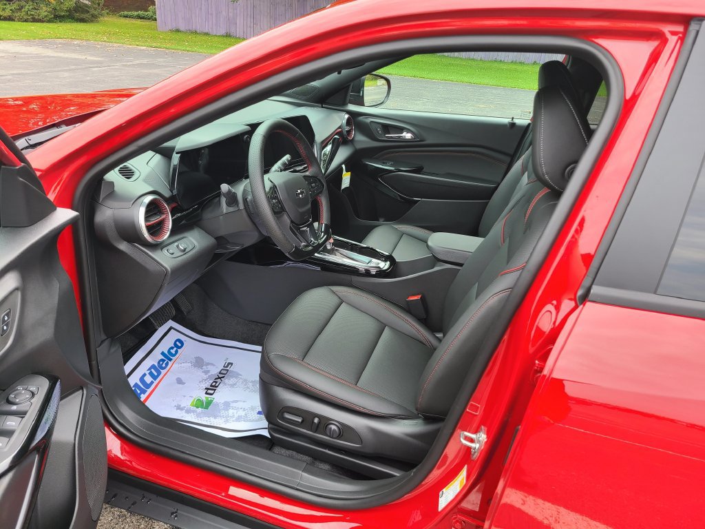 New 2026 Chevrolet Trax RS w/ Driver Confidence Package FWD image 21