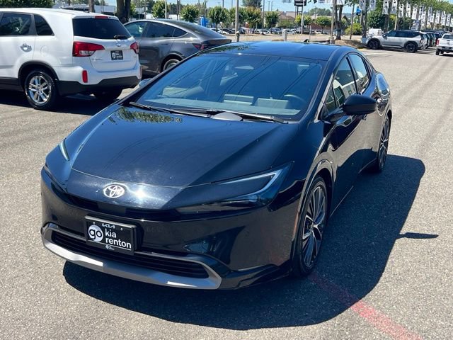 Used 2023 Toyota Prius XLE FWD image 3