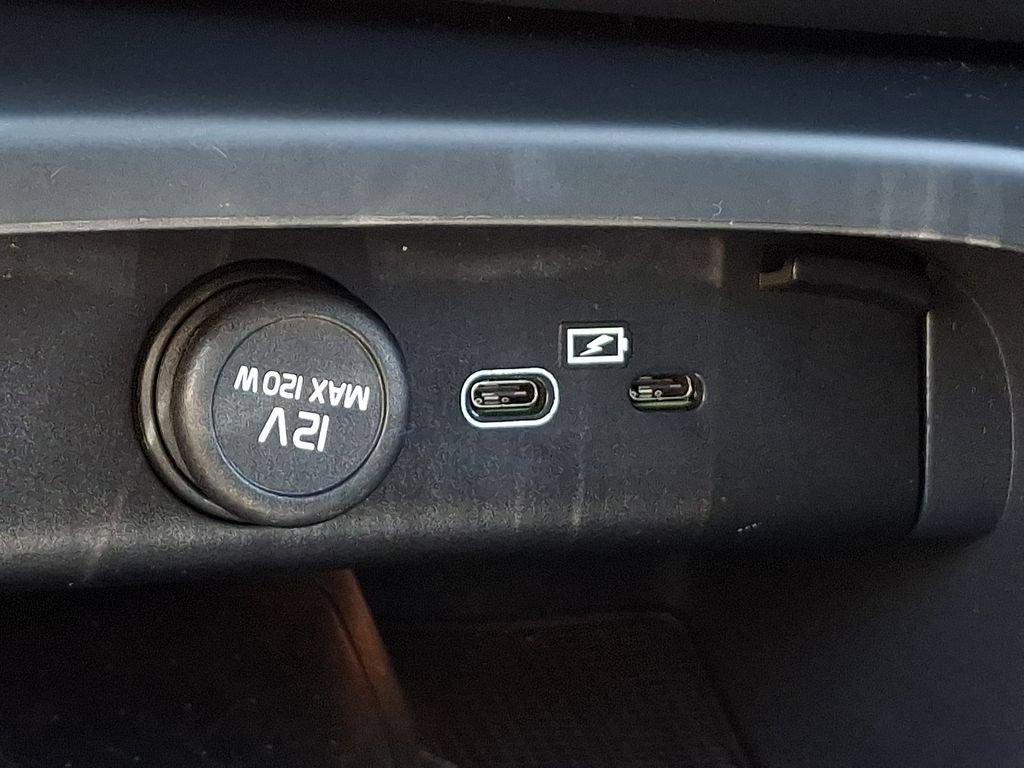 Used 2022 Volvo XC40 P8 Recharge Ultimate AWD/4WD image 23
