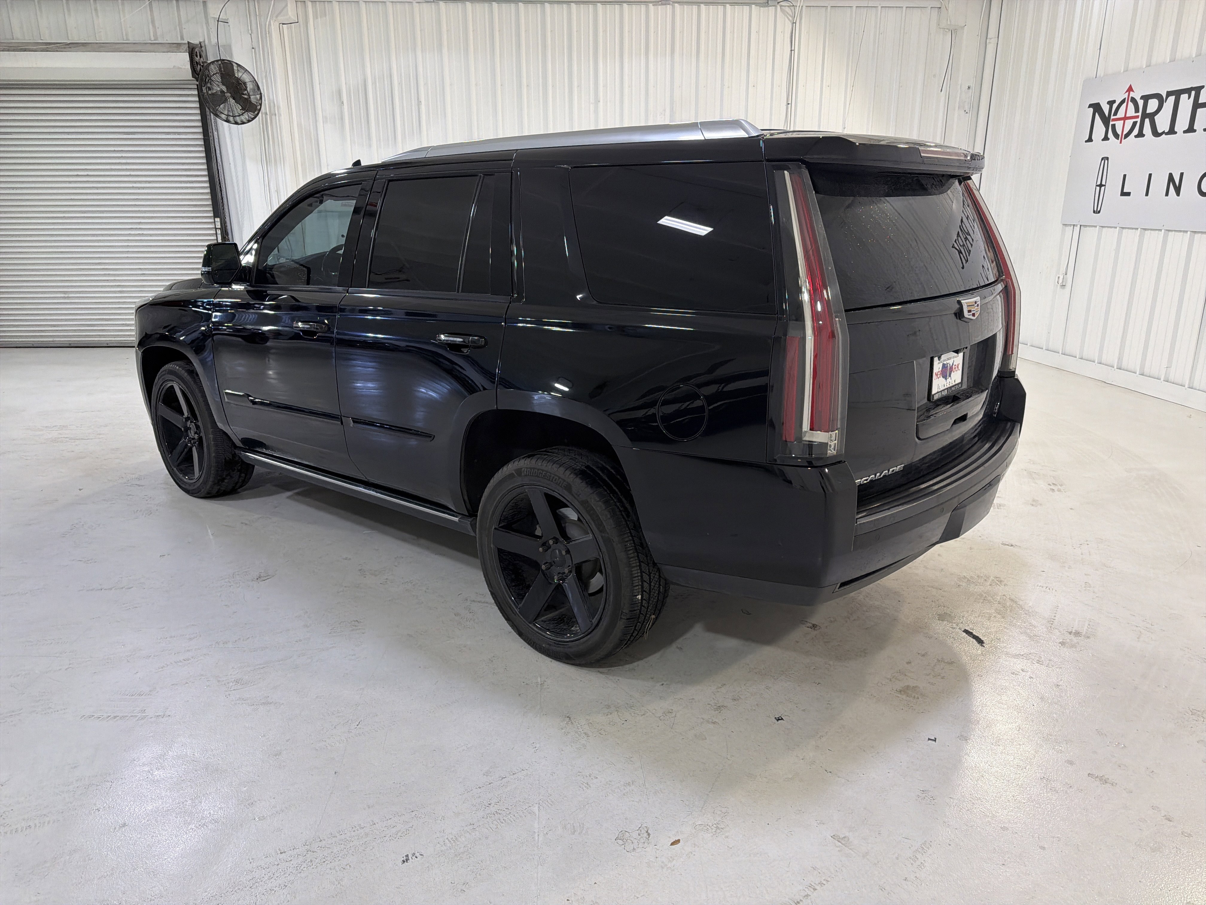 Used 2020 Cadillac Escalade Premium Luxury w/ Escalade Sport Edition image 3