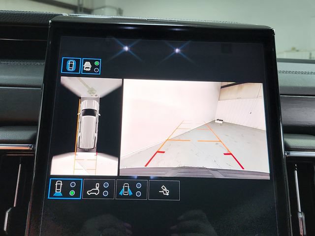 Used 2025 GMC Yukon XL Denali AWD/4WD image 31