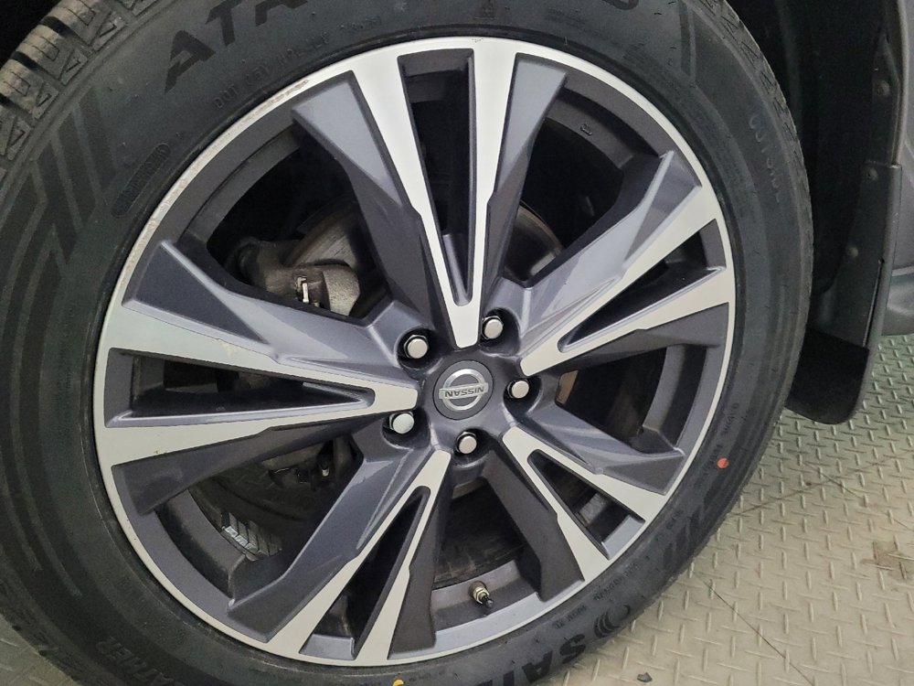 Used 2017 Nissan Pathfinder Platinum w/ Cargo Package image 31