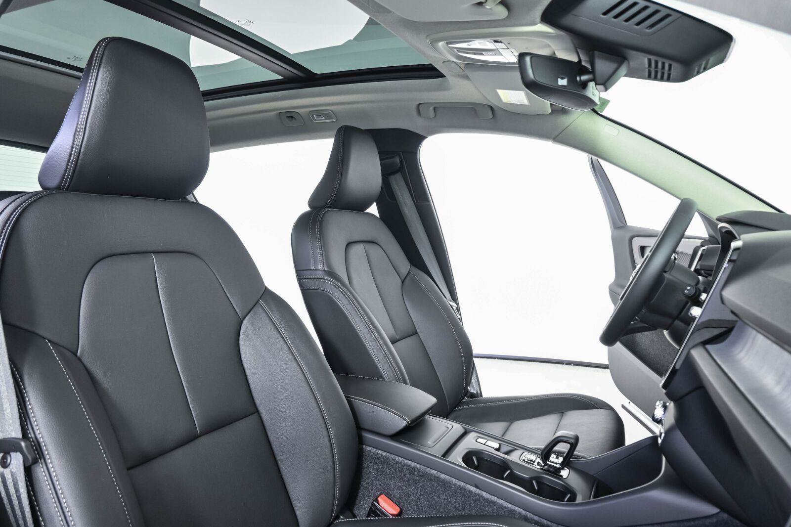 New 2026 Volvo XC40 B5 Core w/ Protection Package Premier AWD/4WD image 22