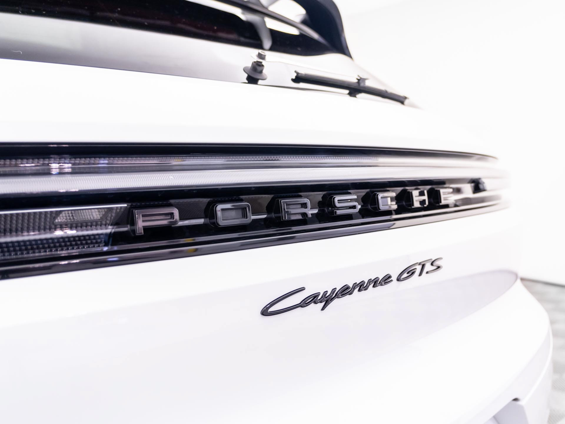 Certified 2025 Porsche Cayenne GTS AWD/4WD image 33