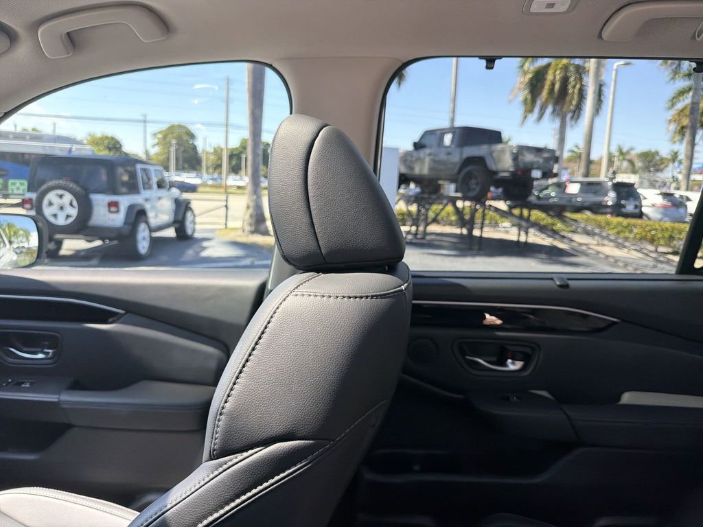 Used 2023 Honda Pilot Elite image 13