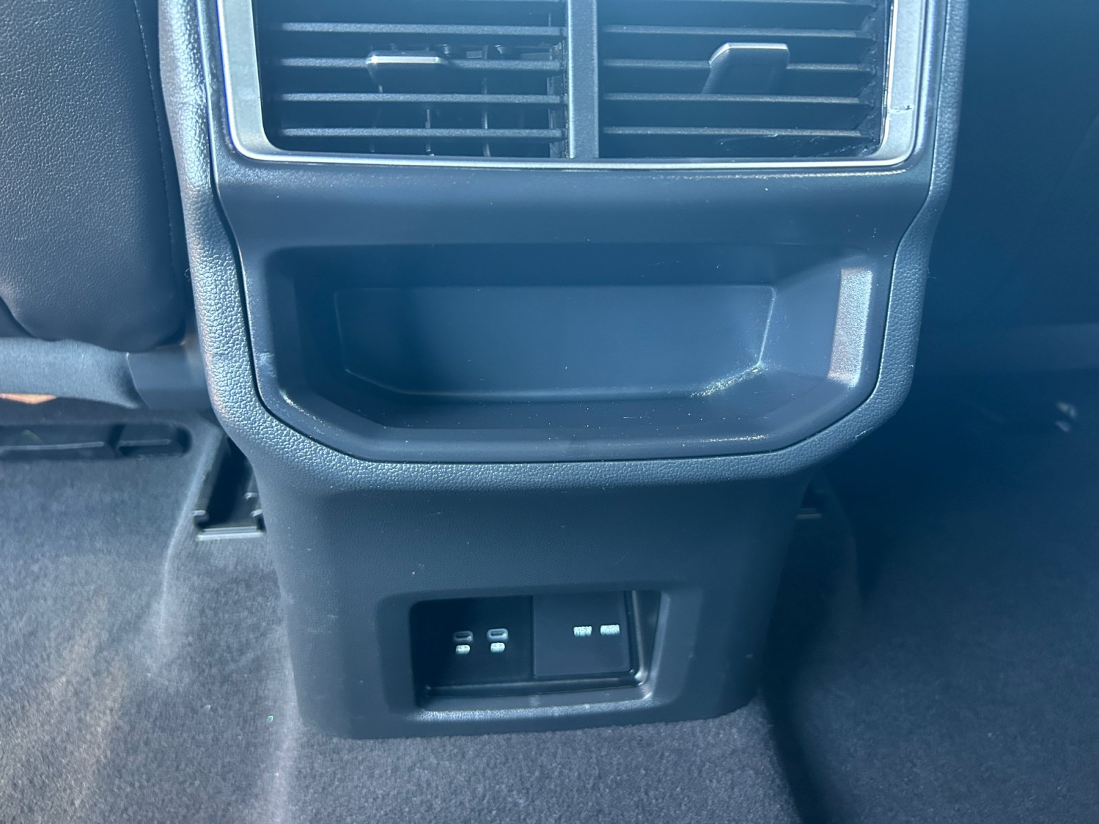 Certified 2024 Volkswagen Atlas Cross Sport SE w/ Panoramic Sunroof Package FWD image 30