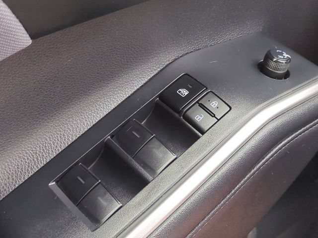Used 2024 Toyota Highlander LE AWD/4WD image 22