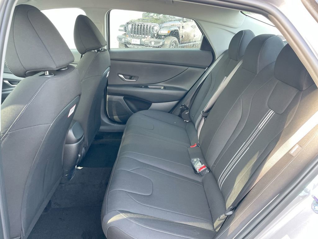 Used 2025 Hyundai Elantra Blue image 47