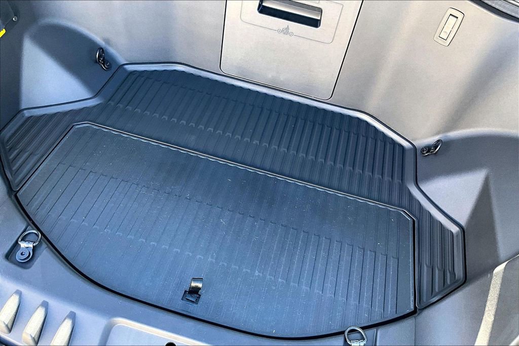 Used 2025 Ford F150 Lightning Platinum image 35