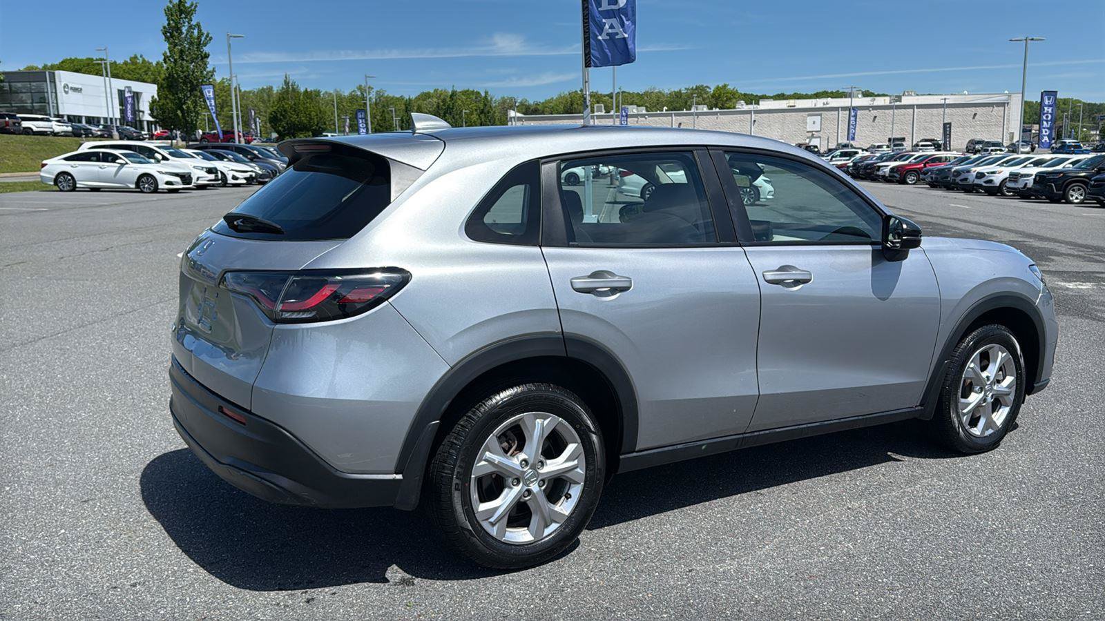Used 2023 Honda HR-V LX image 5