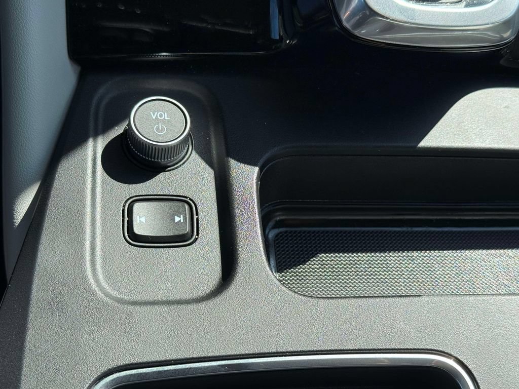 Certified 2025 Acura MDX w/ Technology Package AWD/4WD image 24
