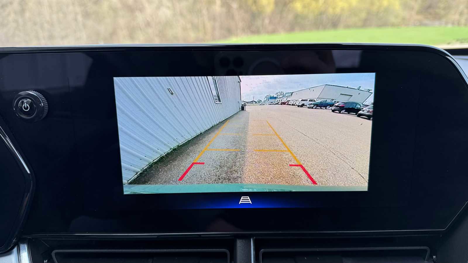 Used 2025 Chevrolet Trax LT w/ LT Convenience Package FWD image 21