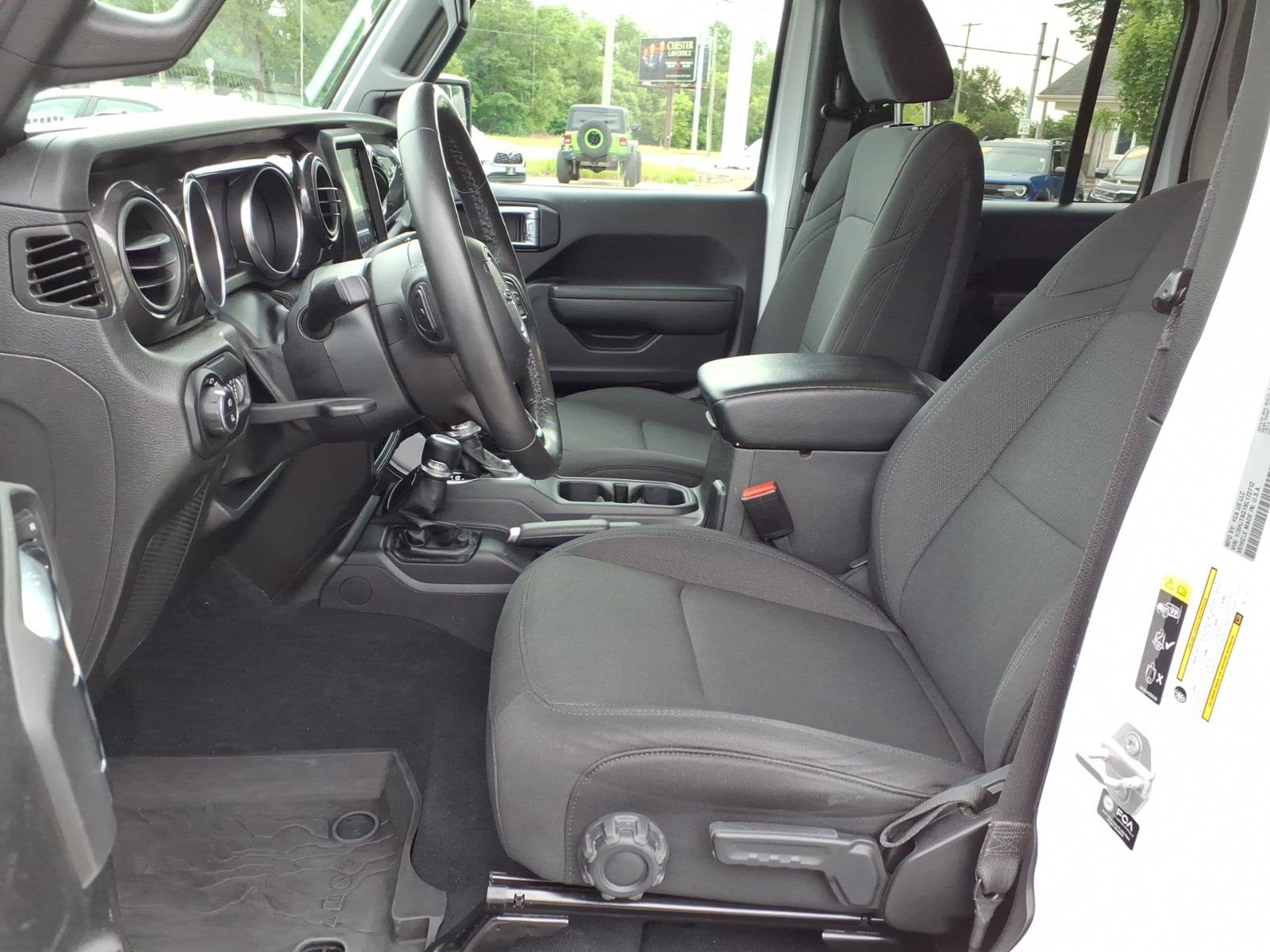 Used 2022 Jeep Gladiator Sport AWD/4WD image 4