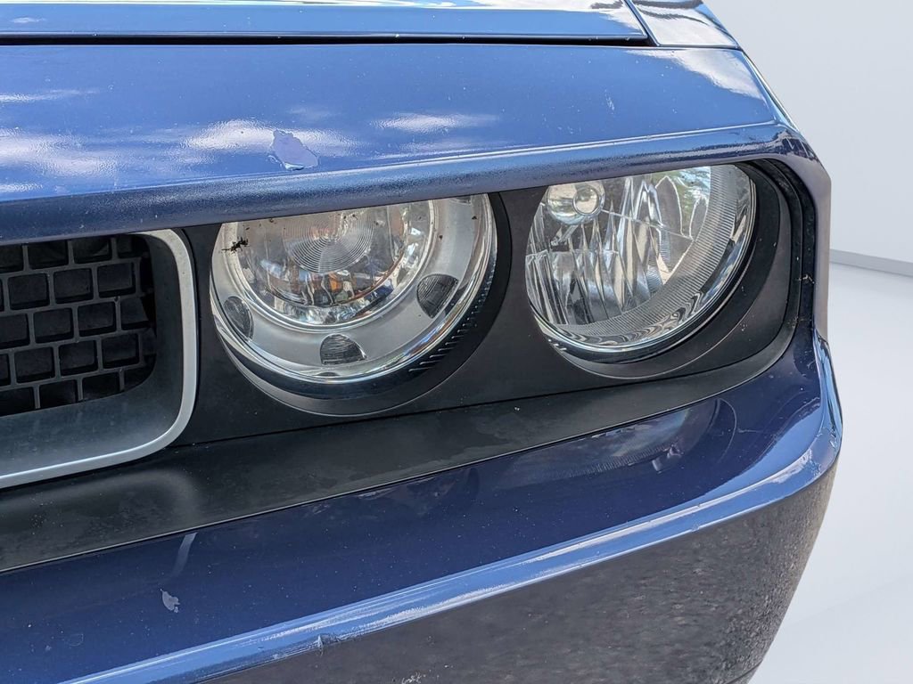 Used 2014 Dodge Challenger SXT RWD image 9