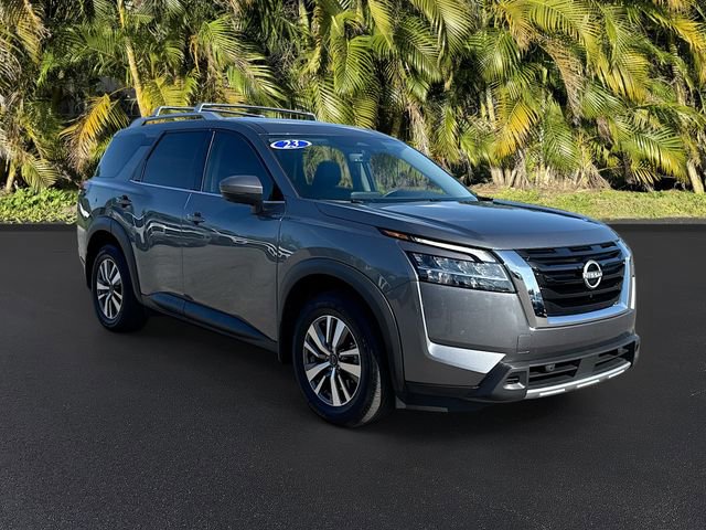 Used 2023 Nissan Pathfinder SL AWD/4WD image 2