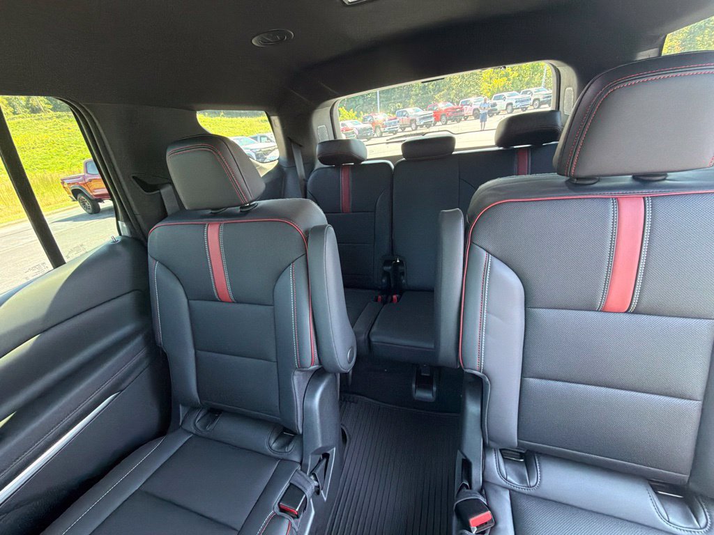New 2027 Chevrolet Traverse RS w/ LPO, Floor Liner Package AWD/4WD image 34