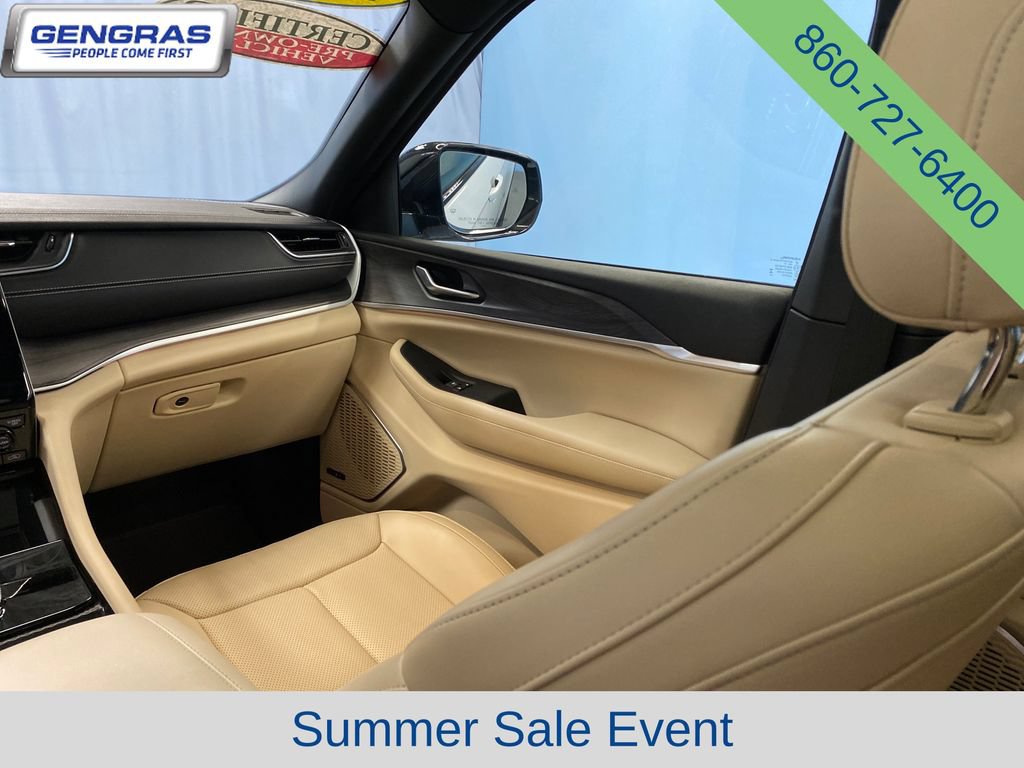 Used 2024 Jeep Grand Cherokee Limited w/ Luxury Tech Group II AWD/4WD image 31