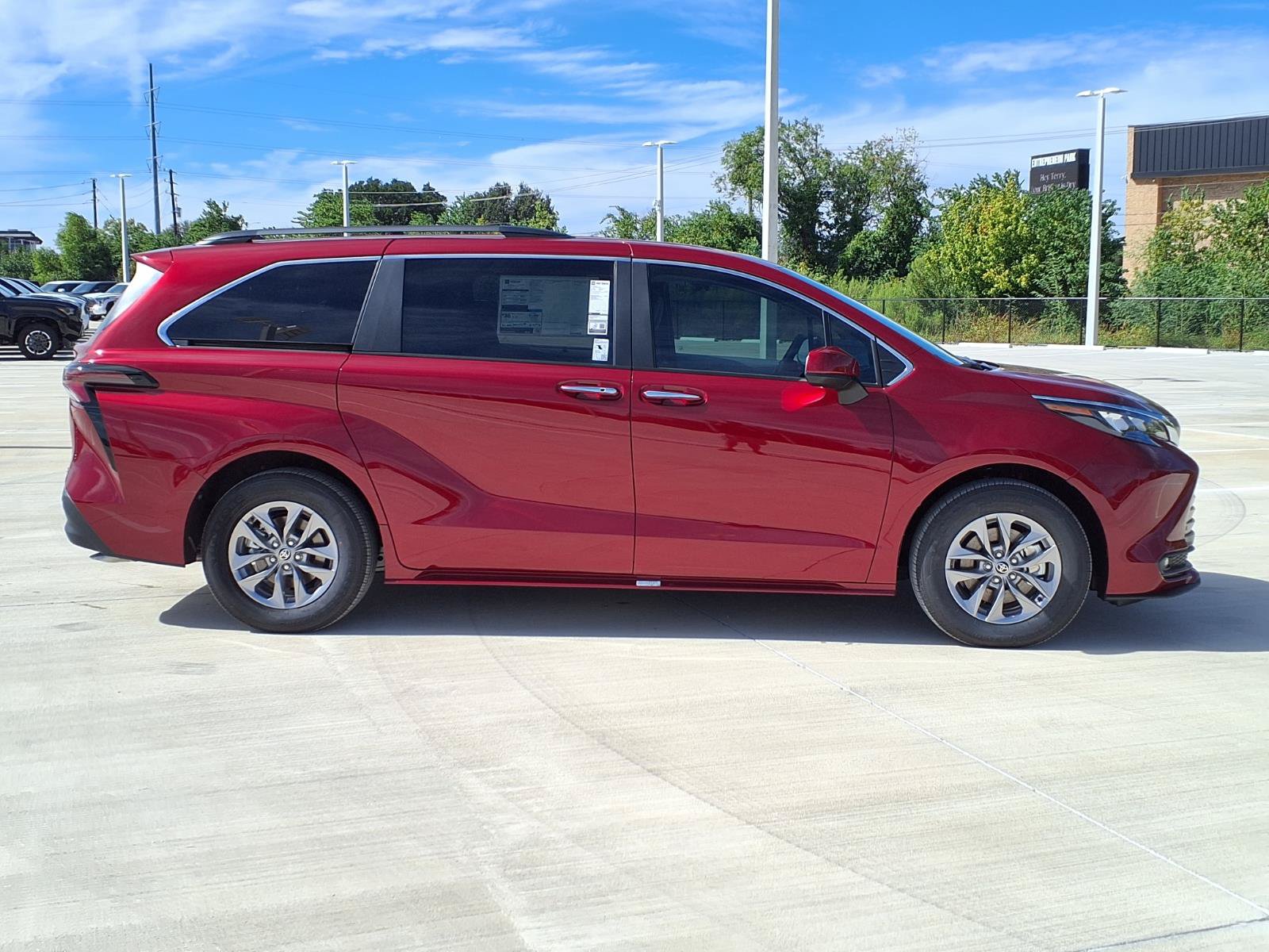 New 2026 Toyota Sienna XLE FWD image 10