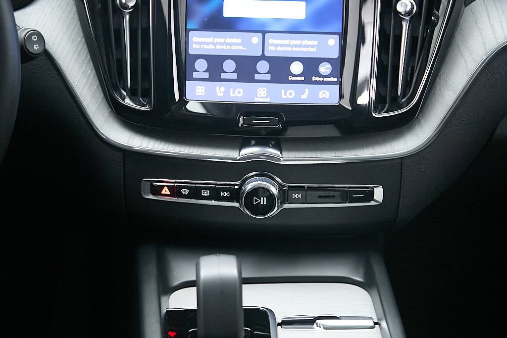 Certified 2025 Volvo XC60 T8 Plus w/ Protection Package Premier AWD/4WD image 27