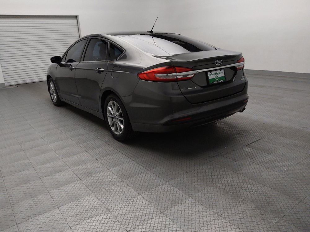Used 2017 Ford Fusion SE w/ Fusion SE Technology Package FWD image 5