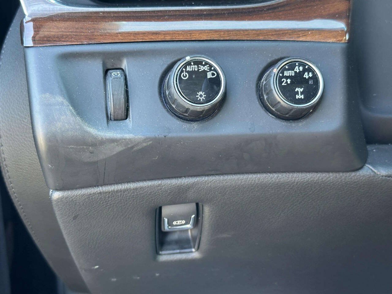Used 2015 Cadillac Escalade Premium AWD/4WD image 30