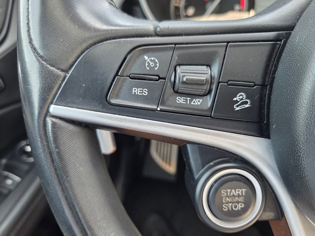 Used 2019 Alfa Romeo Stelvio Sport w/ Quick Order Package 22J Sport AWD/4WD image 17