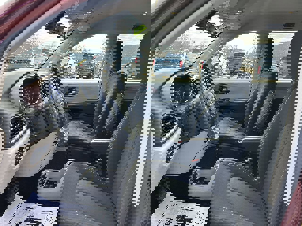 Used 2023 Chrysler Voyager LX image 20