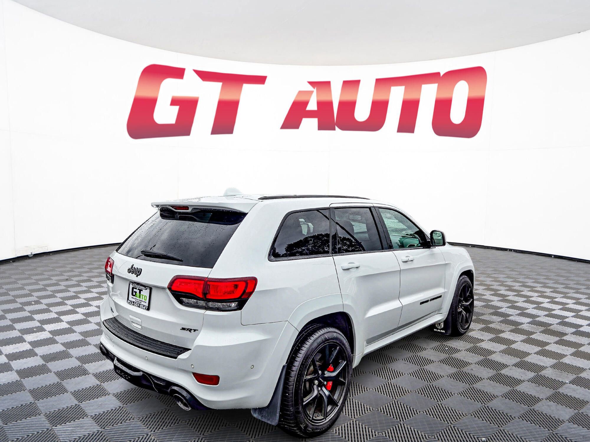 Used 2020 Jeep Grand Cherokee SRT image 7