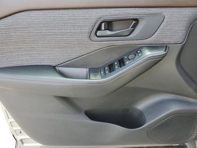 Used 2022 Nissan Rogue S AWD/4WD image 14