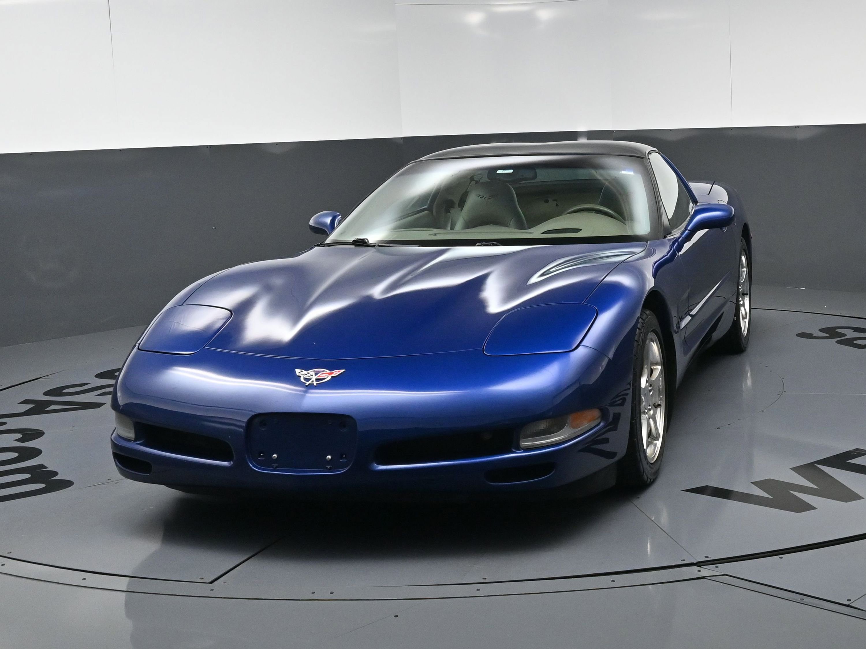 Used 2004 Chevrolet Corvette Coupe w/ Preferred Equipment Group RWD image 11