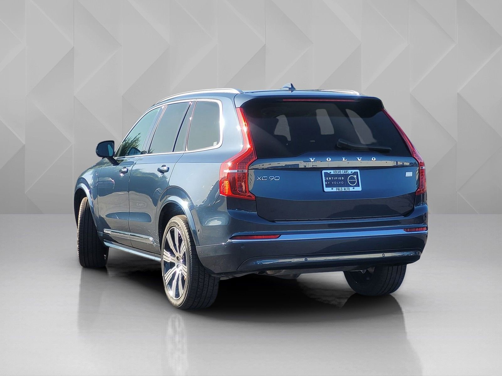 Certified 2024 Volvo XC90 T8 Plus w/ Protection Package Premier image 4