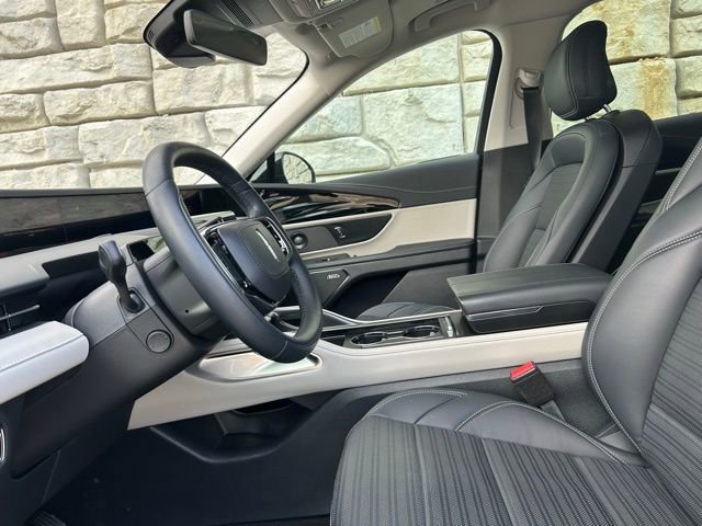 Used 2025 Lincoln Nautilus Reserve image 8