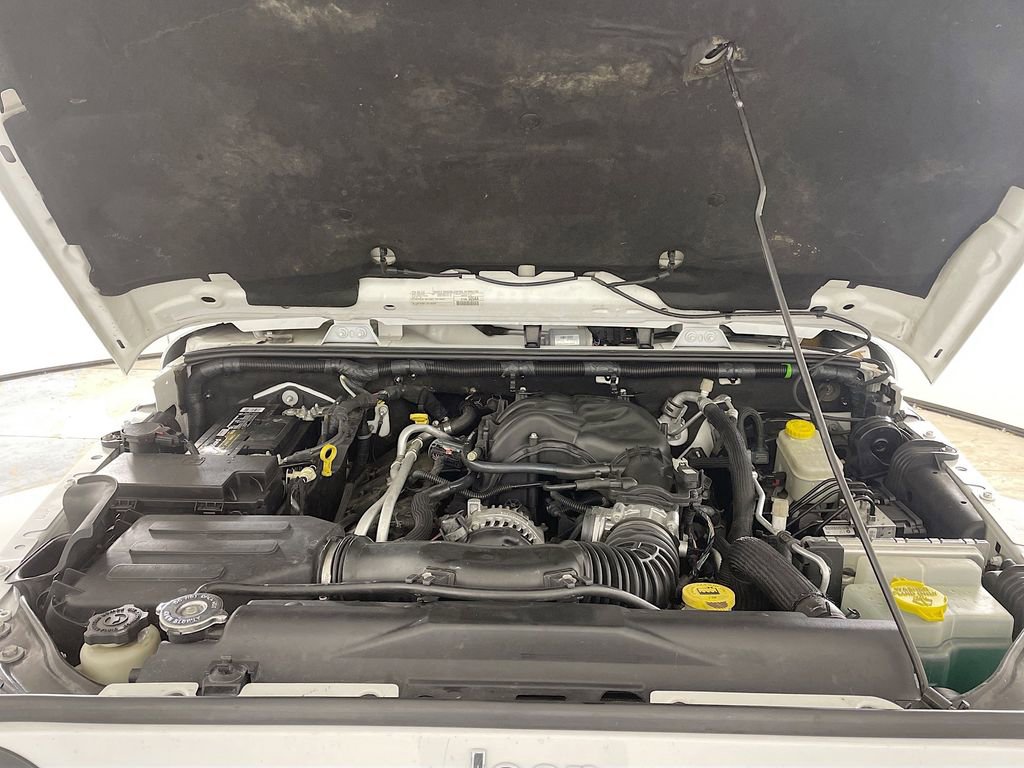 Used 2016 Jeep Wrangler Unlimited Sahara image 27