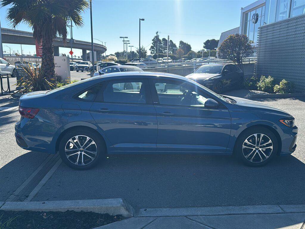 Used 2026 Volkswagen Jetta Sport FWD image 5