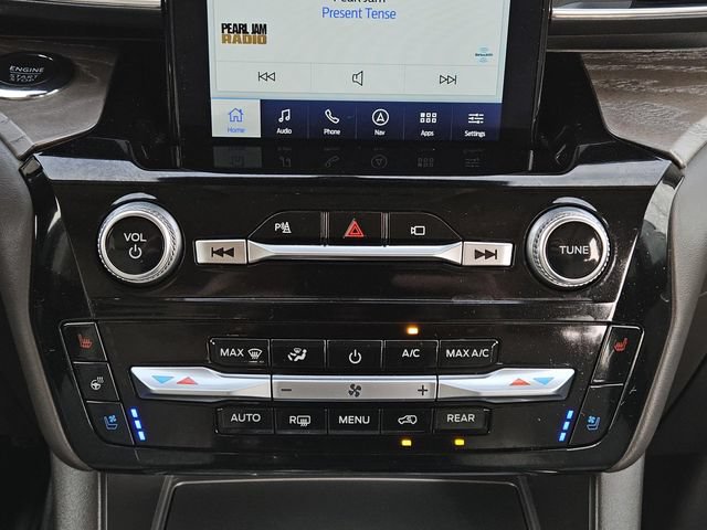 Used 2022 Ford Explorer Platinum w/ Equipment Group 601A AWD/4WD image 16