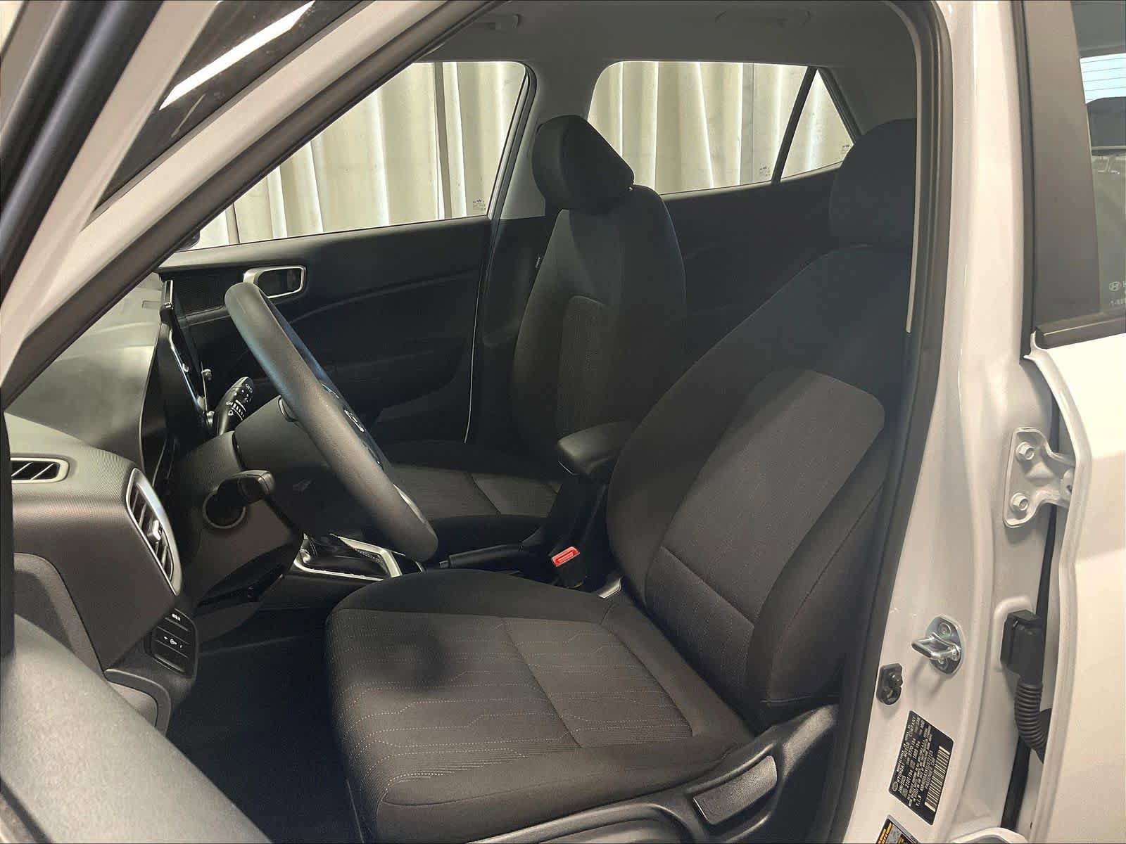 Used 2025 Hyundai Venue SE image 10