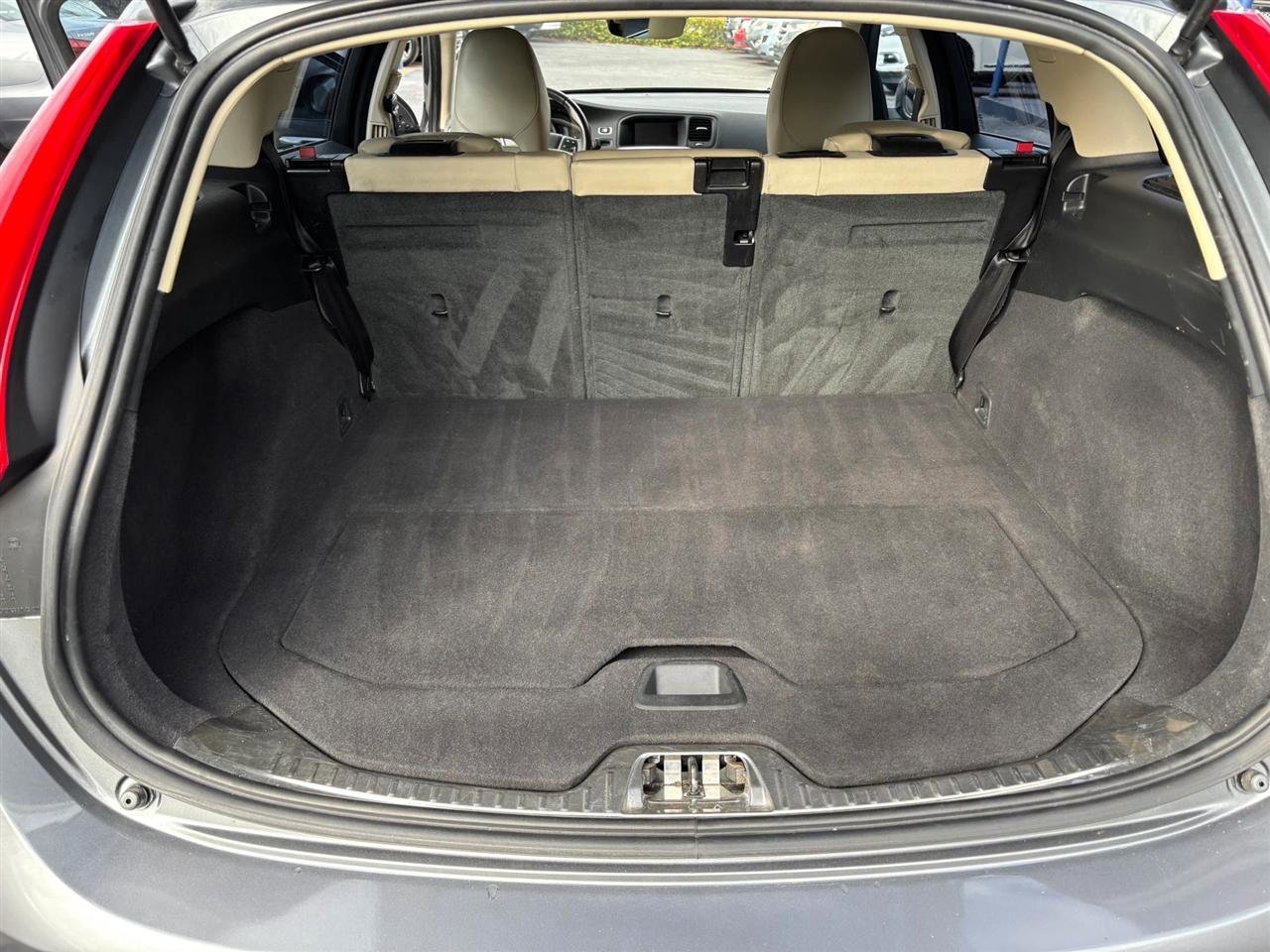 Used 2017 Volvo V60 T5 Premier w/ Convenience Package image 14