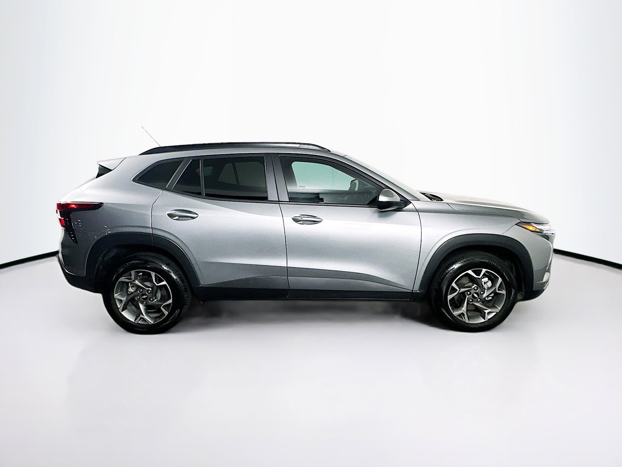 Used 2025 Chevrolet Trax LT w/ LT Convenience Package image 10