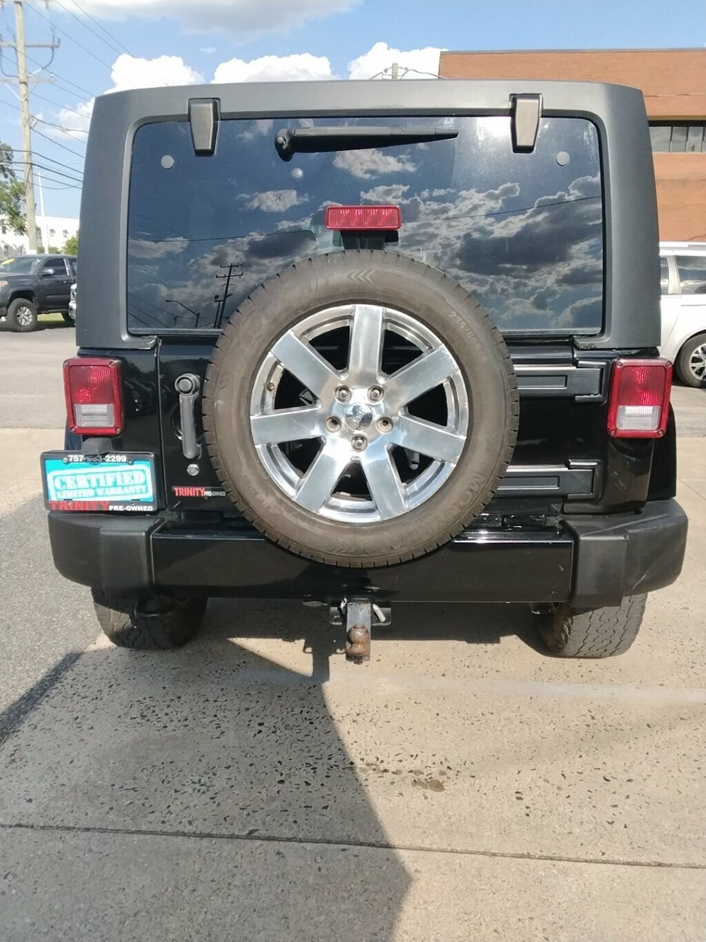 Used 2016 Jeep Wrangler Unlimited Sahara w/ Connectivity Group AWD/4WD image 3