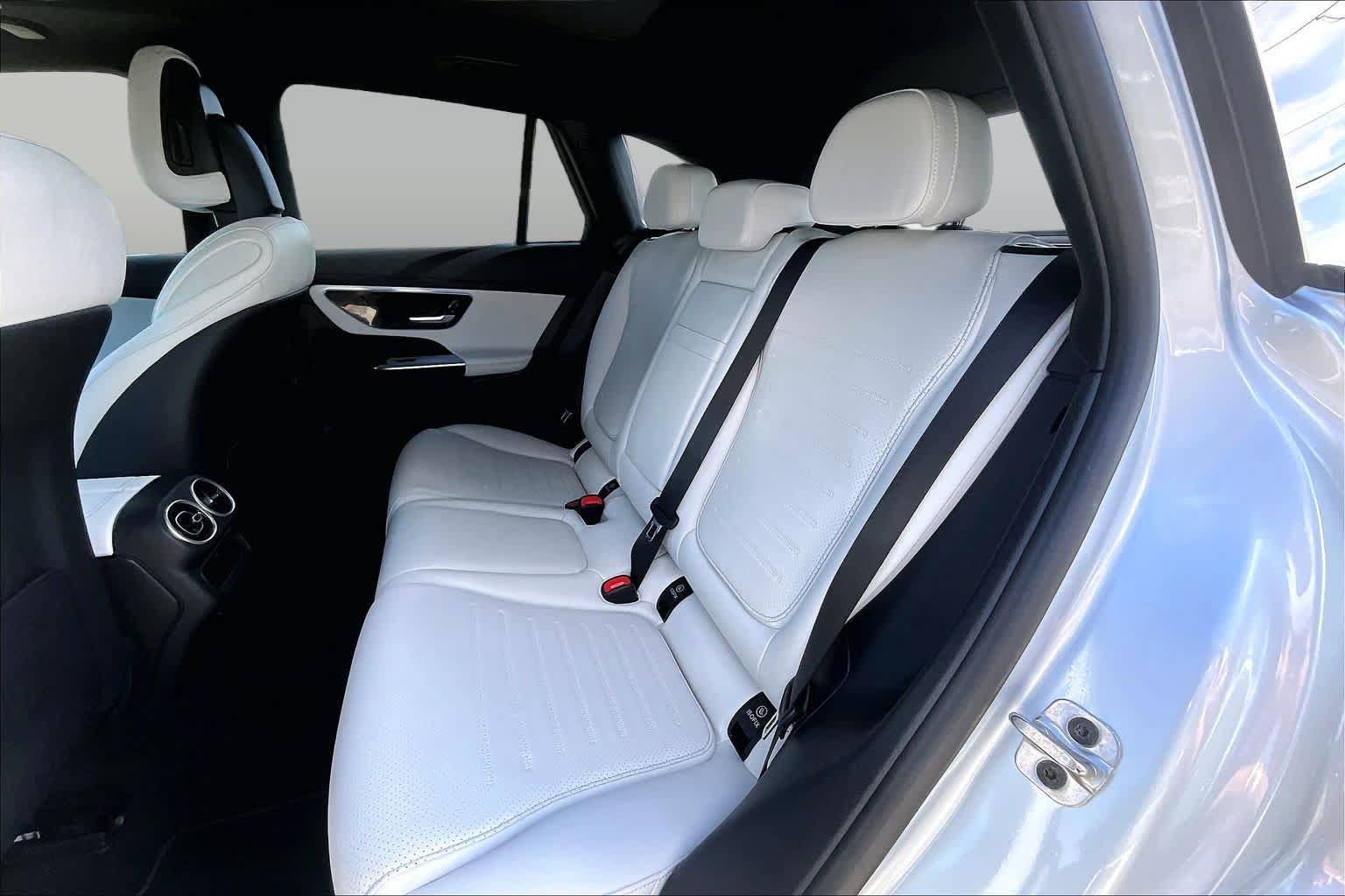 Used 2025 Mercedes-Benz GLC 300 4MATIC image 21