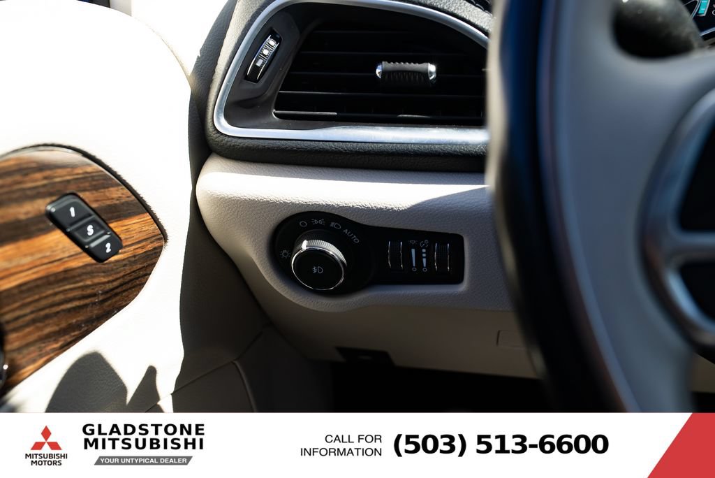 Used 2021 Chrysler Pacifica Limited AWD/4WD image 14