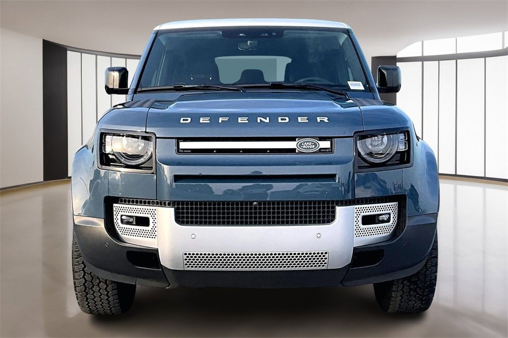 Used 2025 Land Rover Defender 110 S image 2