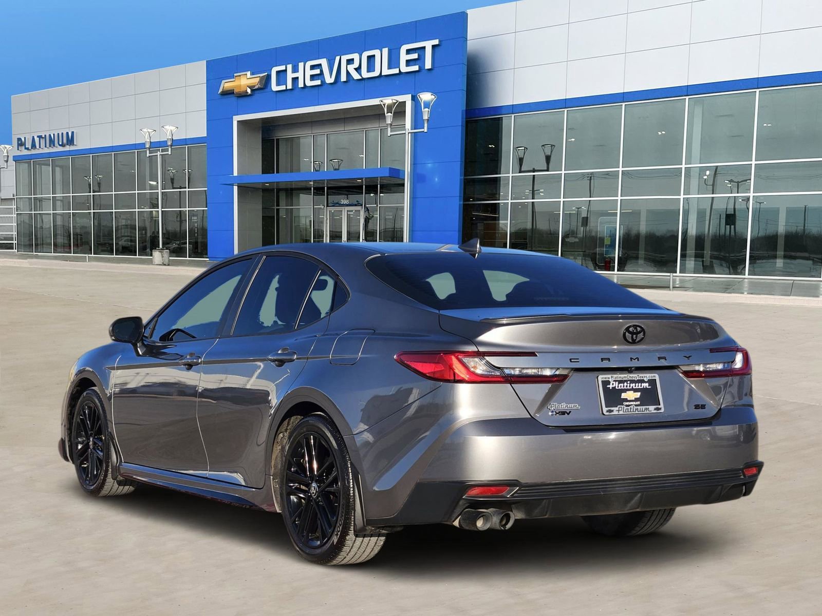 Used 2025 Toyota Camry SE w/ Convenience Package image 4