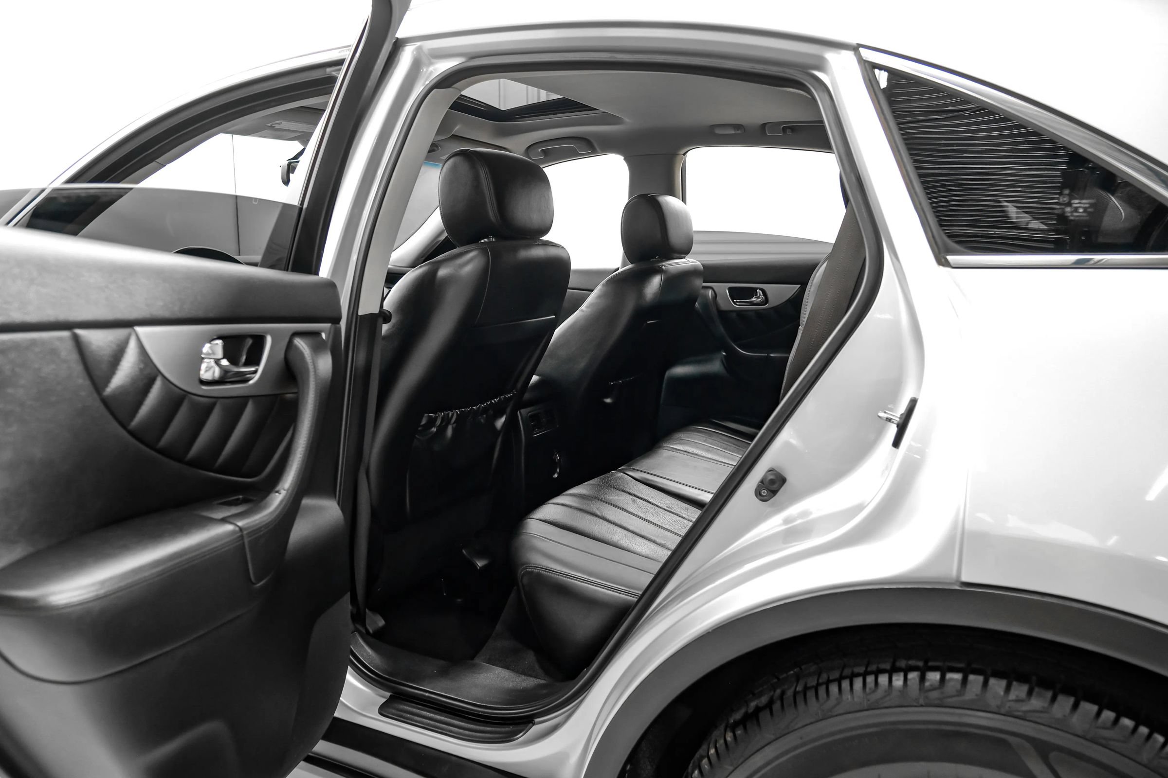 Used 2017 INFINITI QX70 AWD w/ Premium Package image 49