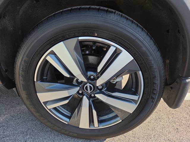 Used 2025 Nissan Rogue SL FWD image 28